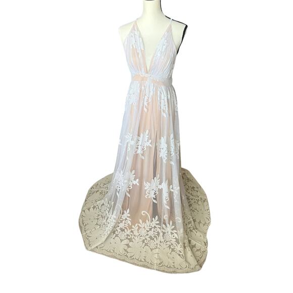 LUXXEL White Lace Sleeveless V Neck Side Slit Maxi Dress Size Medium - Picture 3 of 11